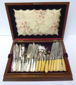 Lot 178 - Group lot of Vintage items inc, wooden cutlery box with inlay and bras Lot 178 - Group lot of Vintage items inc, wooden cutlery box with inlay and bras
