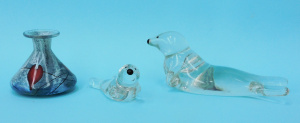 Lot 185 - 3 pces signed Australian Gordon Studios glass inc 2 x Clear seal figu Lot 185 - 3 pces signed Australian Gordon Studios glass inc 2 x Clear seal figu