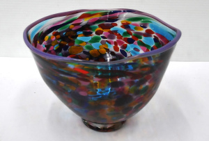 Lot 227 - Australian Art Glass Bowl - in the style of Eileen Gordon Tiffany Bowl Lot 227 - Australian Art Glass Bowl - in the style of Eileen Gordon Tiffany Bowl