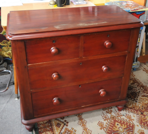 Lot 1 - Victorian Cedar small sized Chest of Drawers - 4 Drawers w 2 smaller to Lot 1 - Victorian Cedar small sized Chest of Drawers - 4 Drawers w 2 smaller to