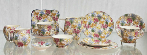 Lot 156 - 13 pcs Royal Winton 'Marguerite' cottage chintz - Milk, cream jugs, ba