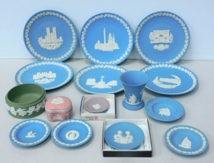 Lot 208 - Group lot Vintage Wedgwood Jasperware inc Pink Bean Lidded Trinket Box