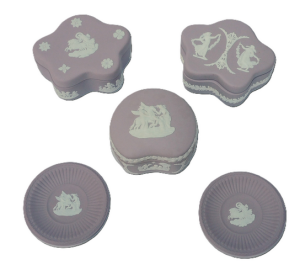 Lot 210 - Group lot vintage Lilac Jasperware inc Shaped trinket boxes - Floral G Lot 210 - Group lot vintage Lilac Jasperware inc Shaped trinket boxes - Floral G