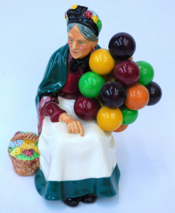 Lot 213 - Vintage Ceramic Royal Doulton The Old Baloon Seller Figure - Approx 18 Lot 213 - Vintage Ceramic Royal Doulton The Old Baloon Seller Figure - Approx 18