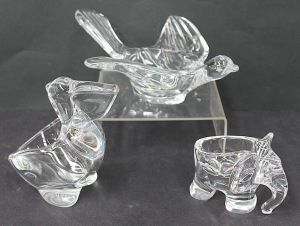 Lot 220 - 3 Art Glass Animal Figural Bowls Inc Vannes Elephant and Cristalleries