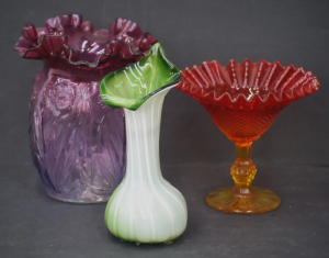 Lot 221 - 3 pces Vintage coloured glass inc Amberina Comport with pleated rim 15