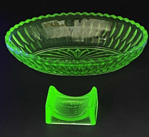 Lot 234 - 2 pces Vintage Uranium Glass inc Oval bowl - Scalloped rim 21cm Wide & Lot 234 - 2 pces Vintage Uranium Glass inc Oval bowl - Scalloped rim 21cm Wide &