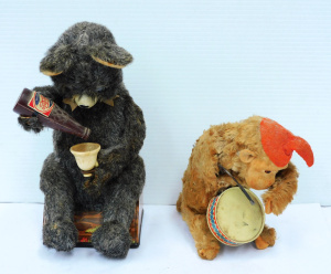 Lot 150 - 2 x Mechanical toy animals, a battery powered drinking bear by Alps Ja