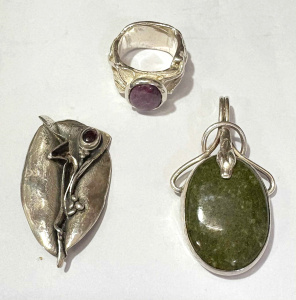 Lot 171 - 3 x pces Modernist silver & gemstone jewellery - pendant, chunky r