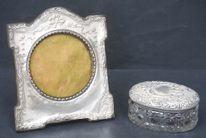 Lot 176 - 2 x Pces - Oval Ssilver lidded hobnail glass trinket box Bham 1899 &am