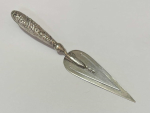 Lot 177 - Small Sterling silver trowel shaped Book mark - hmarked Bham 1900