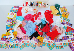 Lot 186 - Group lot vintage Barbie Accessories incl Shoes, Bags, Hats, Clothing
