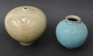 Lot 199 - 2 x Pces Contemporary Australian Pottery - David Geshke Vase w Green s