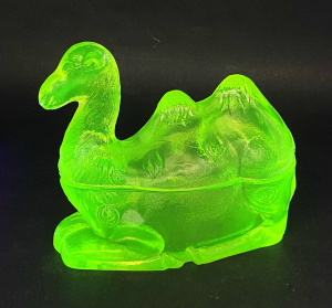 Lot 223 - Vintage Westmoreland Citrine Uranium Glass Humphrey Camel Lidded Candy