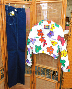 Lot 10 - 2 pces Retro Ladies Clothing inc Blush on White Denim Flower screen Pri