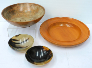 Lot 37 - 2 x Vintage timber church collection plates & a pair of shaped horn