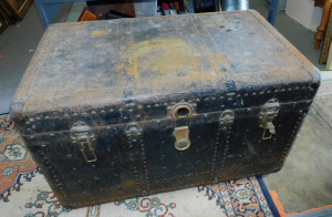 Lot 53 - Large vintage rivetted metal trunk 98cm W