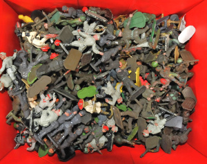 Lot 102 - Large lot of vintage plastic WWII army men inc Britains, Lone Star, U