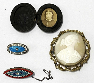 Lot 165 - Vintage jewellery - enamel, micro mosaic brooches, large Cameo brooch,