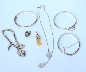 Lot 175 - Grp silver jewellery - 3 x bangles, 2 x heart locks, part bracelet wit