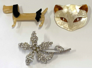 Lot 184 - Grp jewellery - 1 x Lea Stein Fox head Brooch & dachshund brooch,