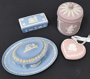 Lot 204 - 5 Pces vintage Wedgwood Jasperware inc Lilac Cylinder lidded Jar, Oblo