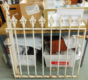 Lot 30 - Vintage Painted Cast Iron Gate & Latch post with Fleur de Lis finia Lot 30 - Vintage Painted Cast Iron Gate & Latch post with Fleur de Lis finia