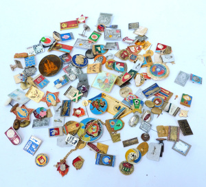 Lot 35 - Lot of Vintage Assorted Russian Badges incl Badges, Pins etc Lot 35 - Lot of Vintage Assorted Russian Badges incl Badges, Pins etc