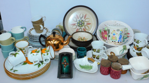 Lot 65 - 2 x Boxes Retro Kitchenalia inc Aust Daina Ramekins, Spice Cannisters, Lot 65 - 2 x Boxes Retro Kitchenalia inc Aust Daina Ramekins, Spice Cannisters,