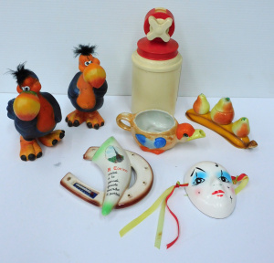 Lot 134 - Small Mixed Lot of Kitsch and Novelty Items inc a Pair of Toucans, Ger Lot 134 - Small Mixed Lot of Kitsch and Novelty Items inc a Pair of Toucans, Ger