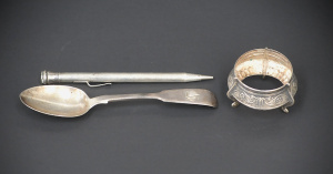 Lot 181 - Small Lot of Silver inc a Stirling Pen, a Stirling Spoon, and a Russia Lot 181 - Small Lot of Silver inc a Stirling Pen, a Stirling Spoon, and a Russia