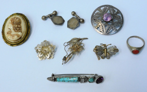 Lot 186 - Group lot of Vintage Jewellery inc Sterling Silver - Scottish Thistle
