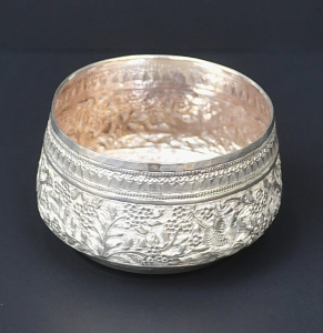 Lot 190 - Vintage Eastern Silver bowl with Repousse Birds & Flora around cir