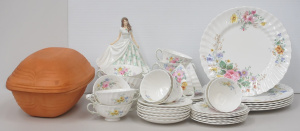 Lot 195 - Mixed Group inc Royal Doulton Aradia Pattern Dinner Set - Dinner plate