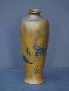 Lot 224 - Small vintage Nogawa Japanese Bronze vase - Cranes & Reeds - marke Lot 224 - Small vintage Nogawa Japanese Bronze vase - Cranes & Reeds - marke