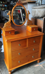 Lot 6 - Vintage Pine Dutchess Dresser w Mirror - Approx 86cm W