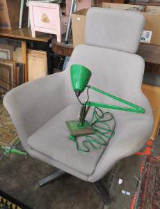 Lot 47 - 2 pces inc Vintage Retro Green Planet Studio Lamp (af) & Retro styl
