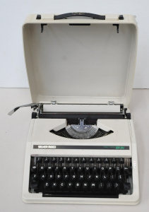 Lot 56 - Vintage Japanese Silver Reed Typewriter Model SR 20