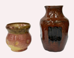 Lot 137 - 2 x pces Australian pottery - Charles Wilton brown patterned Vase &