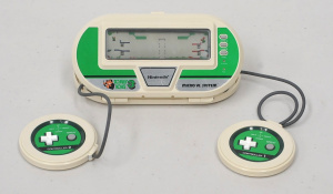 Lot 172 - Nintendo Donkey Kong 3 Micro Vs System Hand Held Video Game with 2 Int