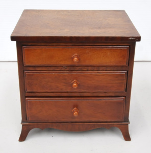 Lot 201 - Vintage Apprentice Wooden oak Chest of drawers - Tapering drawers, sha