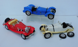 Lot 91 - 3 x 118 Die-Cast 1930s Car Models by Burago inc 1936 Mercedes Benz 500K