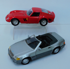 Lot 137 - 2 x 118 Die-Cast Car Models inc 1962 Ferrari GTO by Burago and 1989 Me