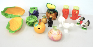Lot 148 - Group lot of vintage Novelty Kitchenalia inc Japanese Salt & Peppe