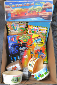 Lot 154 - Small Lot incl Cheetos Show Bag & 4 x Small Boxed Tin Toy Robots