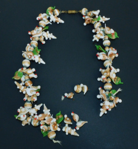 Lot 167 - Venetian Glass Necklace ft Doves, Leaves, Balls etc with Gold Inclusio