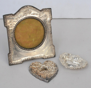 Lot 171 - 3 pces Sterling silver inc Bham c1912 Hallmarked Photo frame, Hallmark