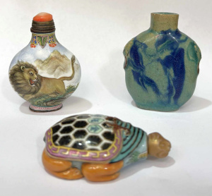 Lot 176 - 3 x Chinese snuff bottles incl Tortoise shaped, handpainted with lion