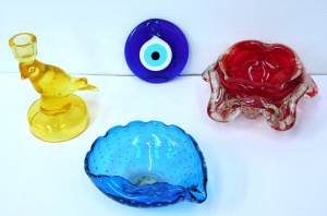 Lot 182 - 4 pces Art Glass inc Italian Blue tear shaped bowl with controlled bub