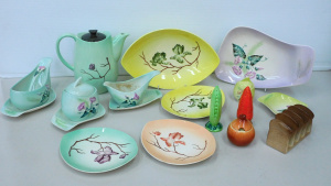 Lot 186 - Group lot vintage 1950s Carlton Ware inc Fruit Cruet set, Hovis Toast